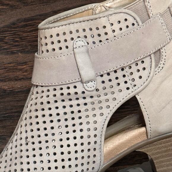 Women's Earth Intrepid Sz 7.5B Tan Leather Ankle Peep Toe Sandal Heels Shoes - Picture 3 of 11